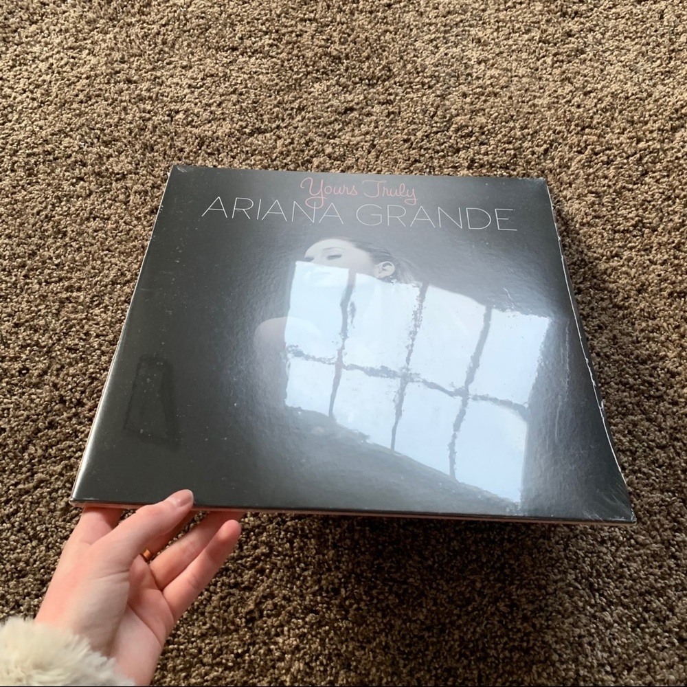 NEW Ariana Grande Yours Truly Vinyl - Picture 4 of 6